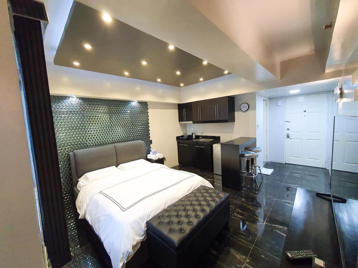 Burgundy Mckinley Place Service Apartment Manila Exterior photo