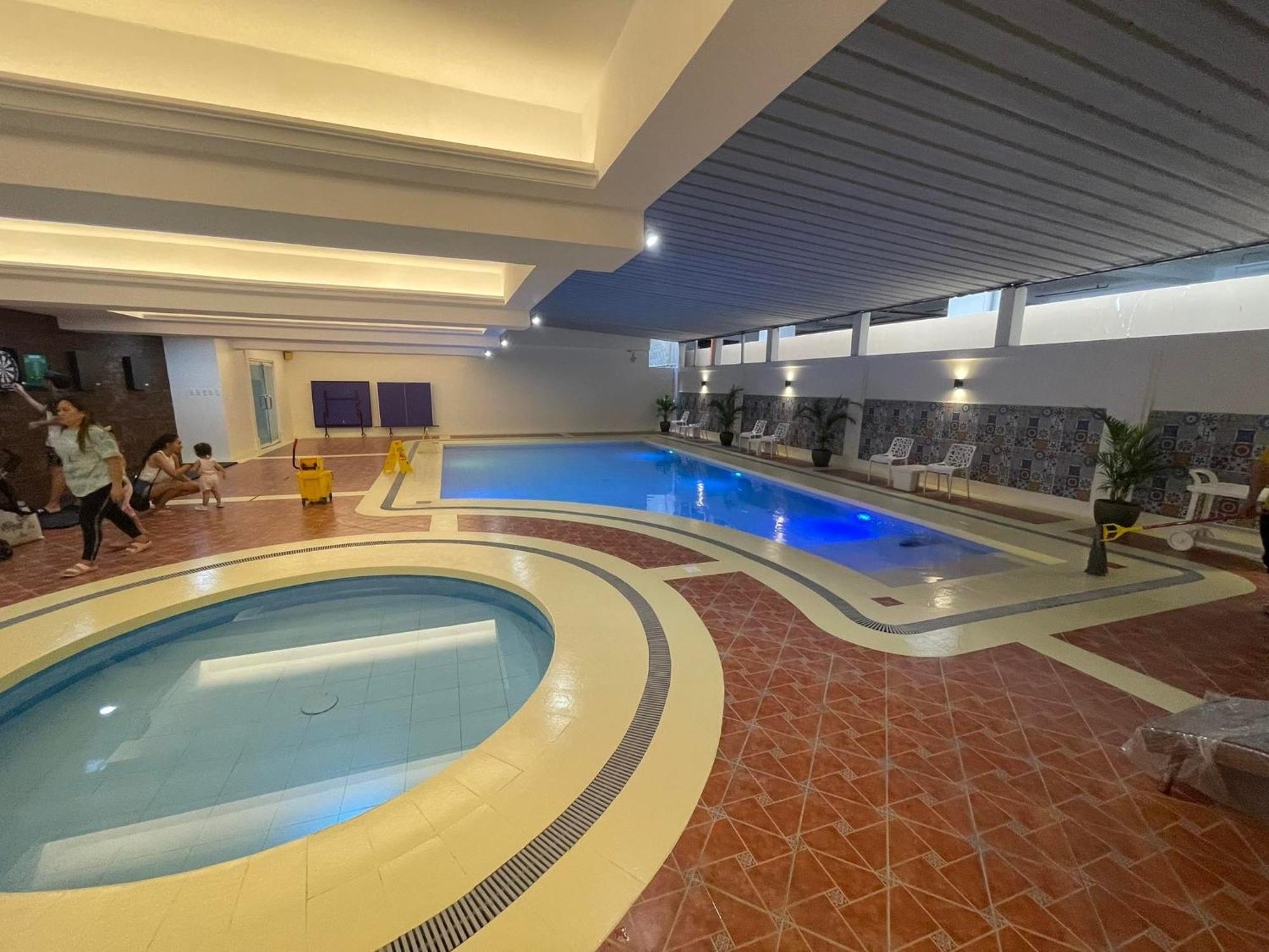 Burgundy Mckinley Place Service Apartment Manila Exterior photo