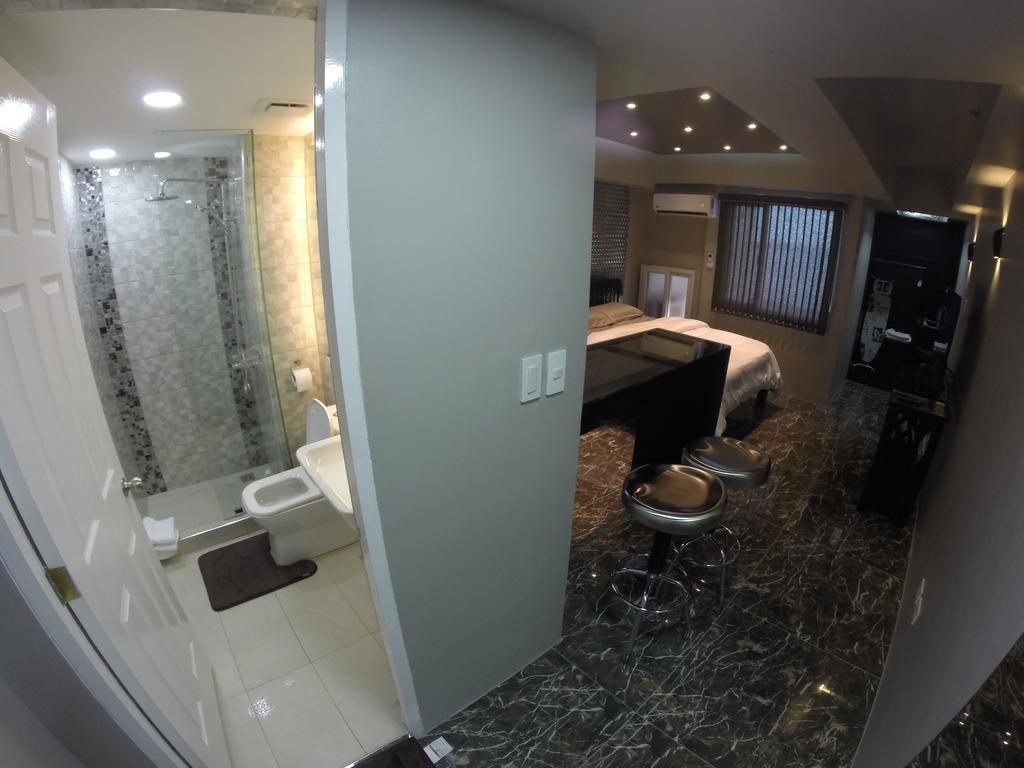 Burgundy Mckinley Place Service Apartment Manila Exterior photo