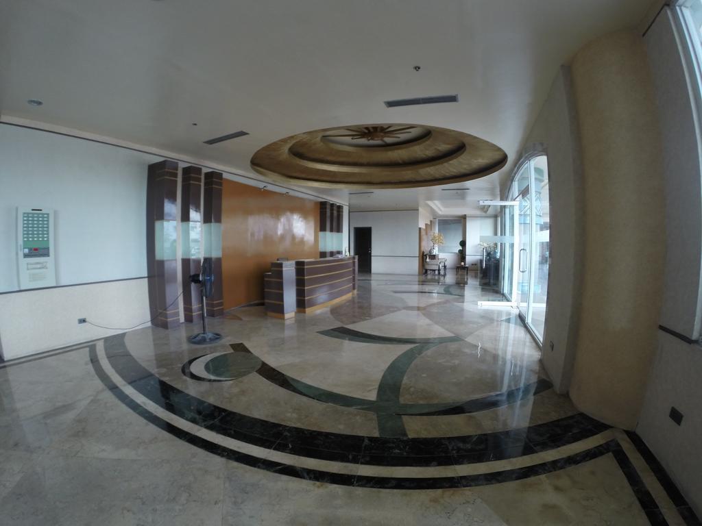 Burgundy Mckinley Place Service Apartment Manila Exterior photo